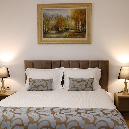 Vila Ferdinand Modern Rooms In Tirana'S Center 客房 照片