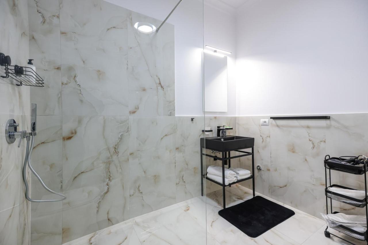 Vila Ferdinand Modern Rooms In Tirana'S Center 客房 照片