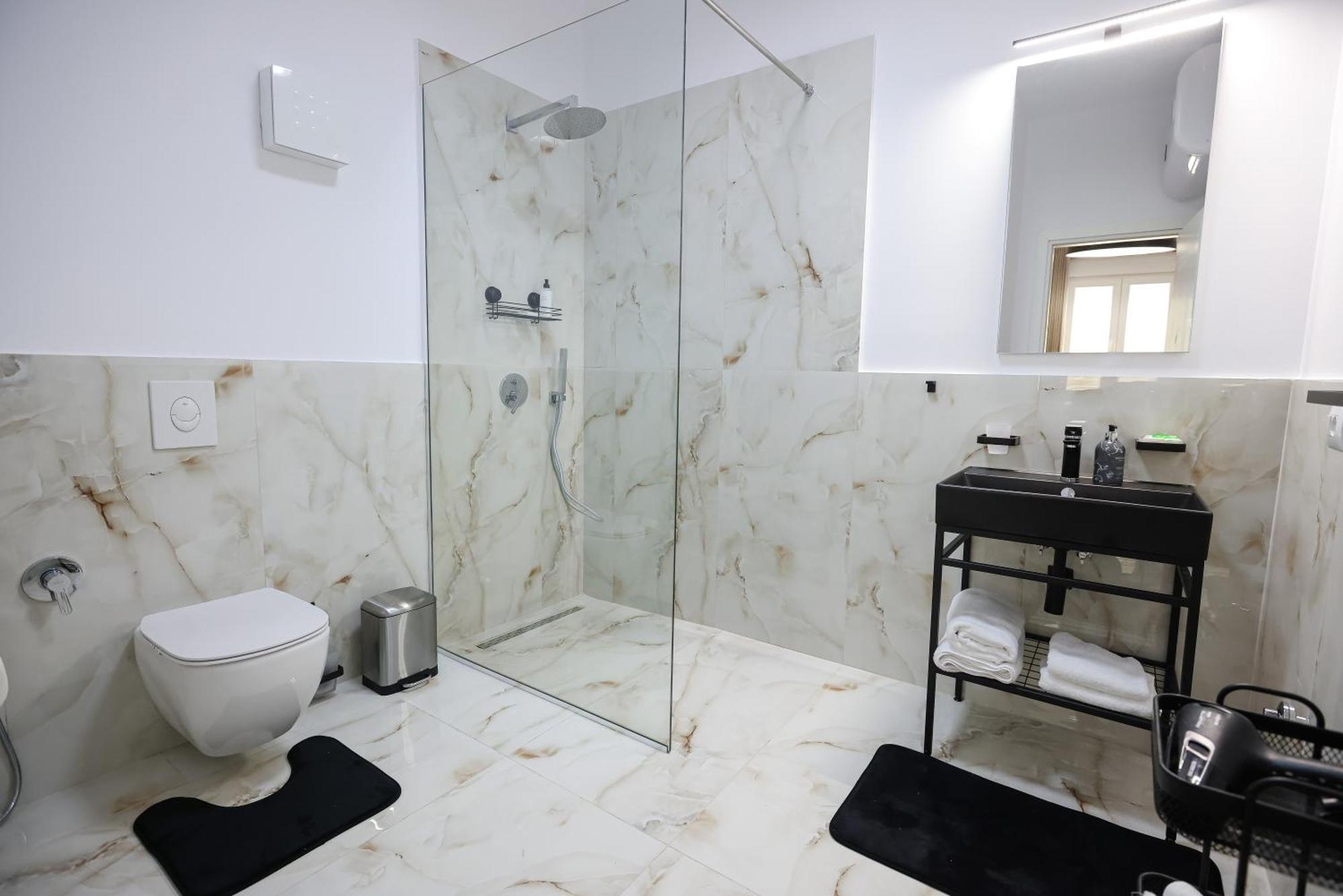 Vila Ferdinand Modern Rooms In Tirana'S Center 客房 照片